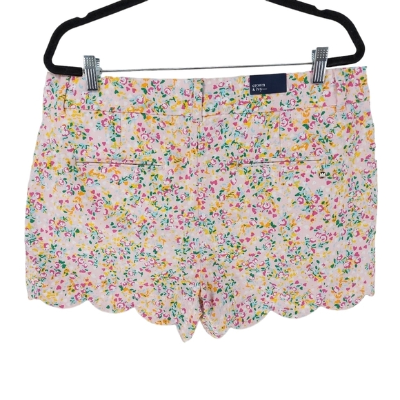 Crown & Ivy Women's Shelby Printed Scallops Hem 4-Inch Inseam Short - Picture 5 of 10